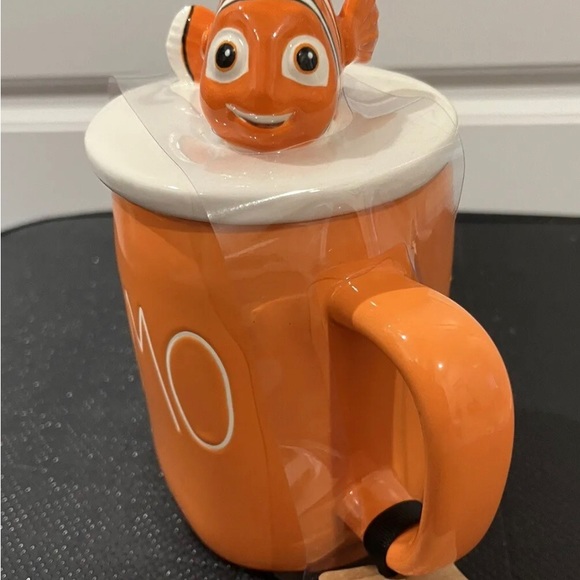 Rae Dunn Pixar Disney Finding Nemo "NEMO" Coffee Mug With Nemo On Lid New - Picture 4 of 8